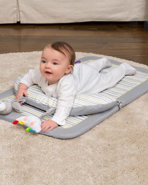 Grey tummy time mat // Healthier Baby Today
